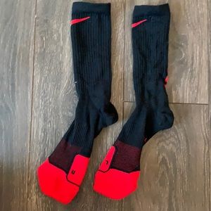 Black/red Nike elite socks